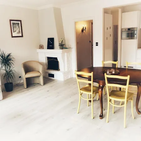 Pauline Apartment *